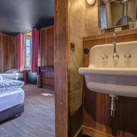 Refuge Du Montenvers 酒店 4*